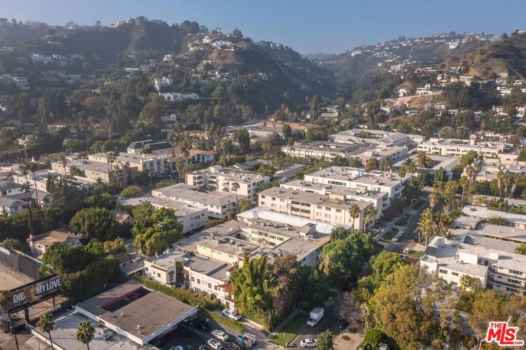 1525 N Hayworth Avenue 302, Los Angeles, California 90046 home-pic-53